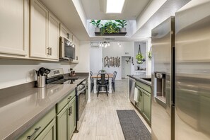 House (3 Bedrooms) | Interior - Family Home on > 2 Acres w/ Stables in Gilbert! (Gilbert)