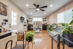 House (3 Bedrooms) | Interior - Family Home on > 2 Acres w/ Stables in Gilbert! (Gilbert)