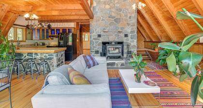 1 Mi to Grafton Lakes St Prk: A-frame in the Woods