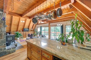 House (3 Bedrooms) | Interior