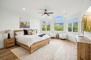 House (5 Bedrooms) | Interior