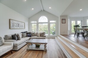 House (5 Bedrooms) | Interior