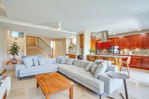 1 Mi to Beach, Remote Work Hub: Modern Kailua Gem!