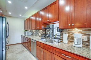 Interior - 1 Mi to Beach, Remote Work Hub: Modern Kailua Gem! (Kailua)