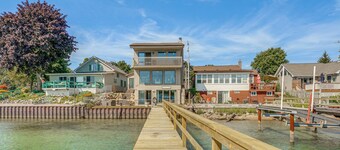 Spacious Riverfront Home w/ Dock in St Clair!