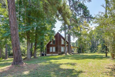 Wraparound Porch: Toledo Bend Reservoir Retreat!
