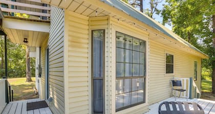 Wraparound Porch: Toledo Bend Reservoir Retreat!