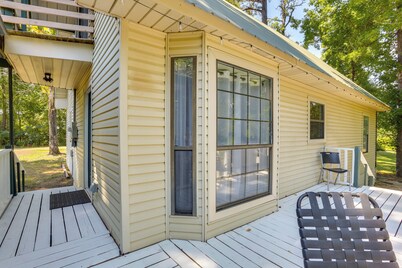 Wraparound Porch: Toledo Bend Reservoir Retreat!