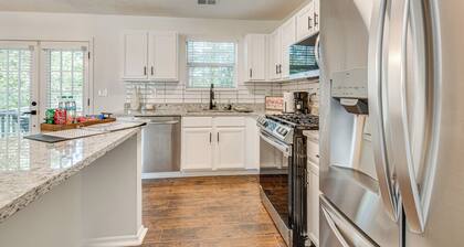 7 Mi to Dtwn Atl: Upscale Family Home w/ Balcony