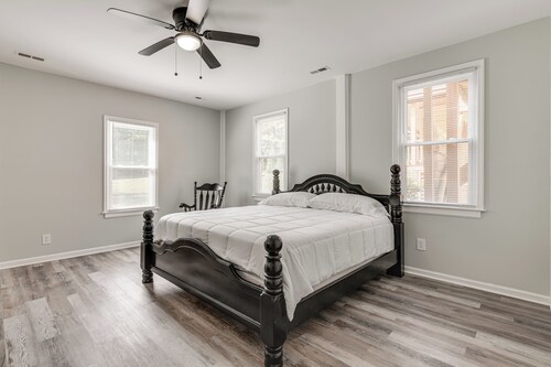 11 Mi to Fort Lee: 30-acre Retreat w/ Scenic Views