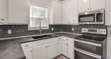 11 Mi to Fort Lee: 30-acre Retreat w/ Scenic Views