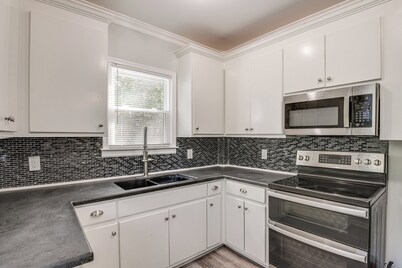 11 Mi to Fort Lee: 30-acre Retreat w/ Scenic Views