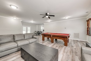 House (2 Bedrooms) | Interior