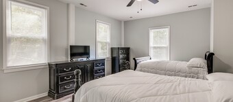 11 Mi to Fort Lee: 30-acre Retreat w/ Scenic Views