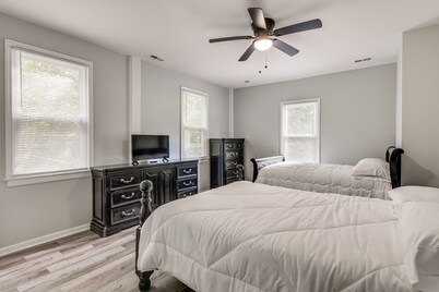 11 Mi to Fort Lee: 30-acre Retreat w/ Scenic Views