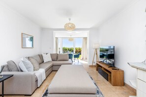 Apartment (1 Bedroom) | Front of property - Leisure Bay 125 (Cape Town)