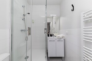 Studio | Bathroom