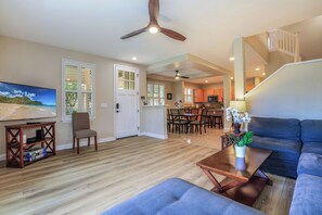 Living area - Nihilani Townhouse - AC and Spacious! (Princeville)