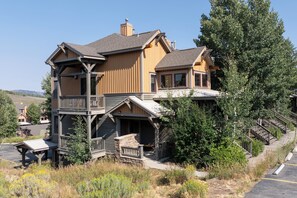 Exterior - Family friendly 2 bedroom, mt views, close to slopes and summer activities (Granby)