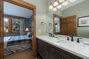 2 bedrooms, Internet, bed sheets