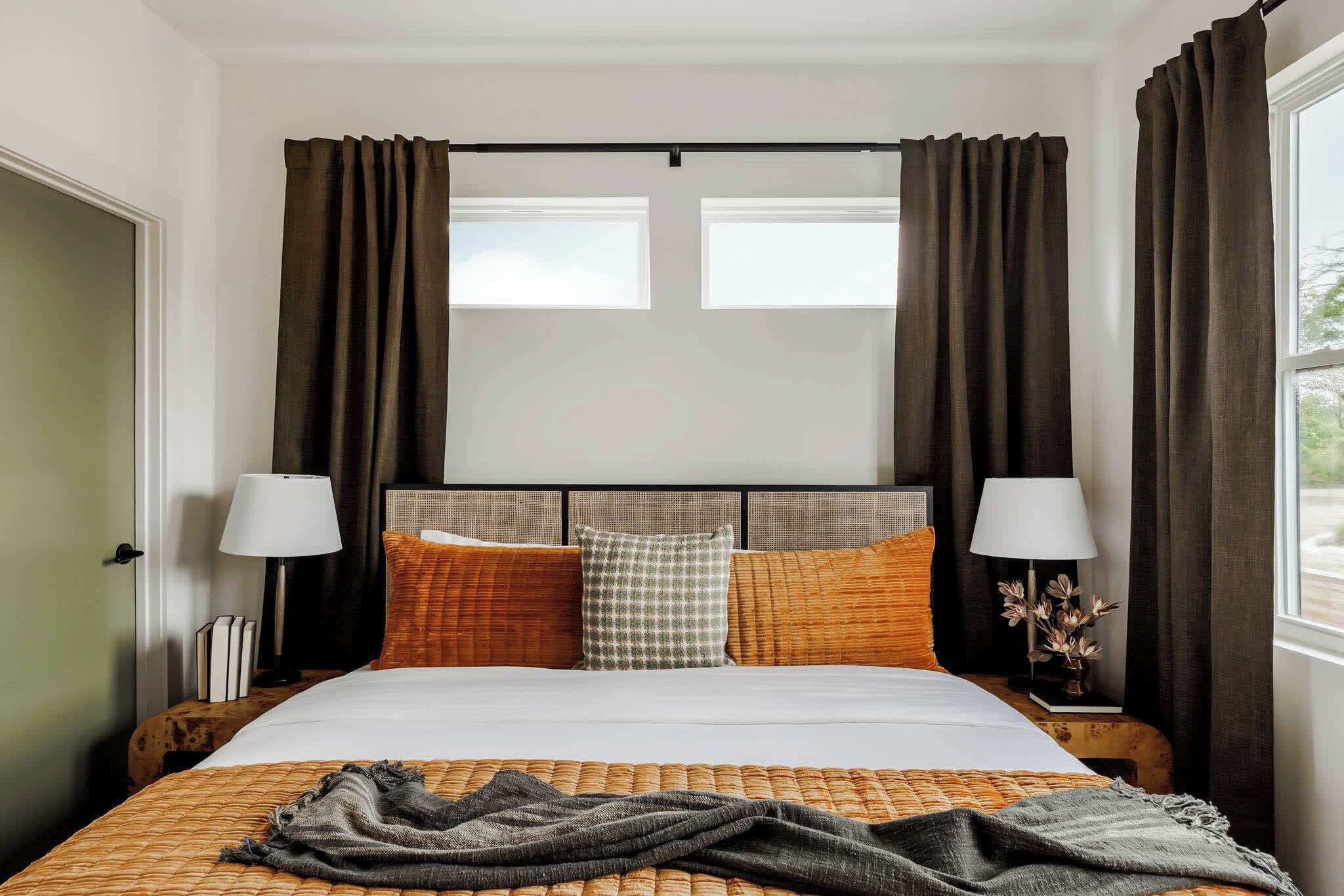 4 bedrooms, desk, iron/ironing board, travel crib