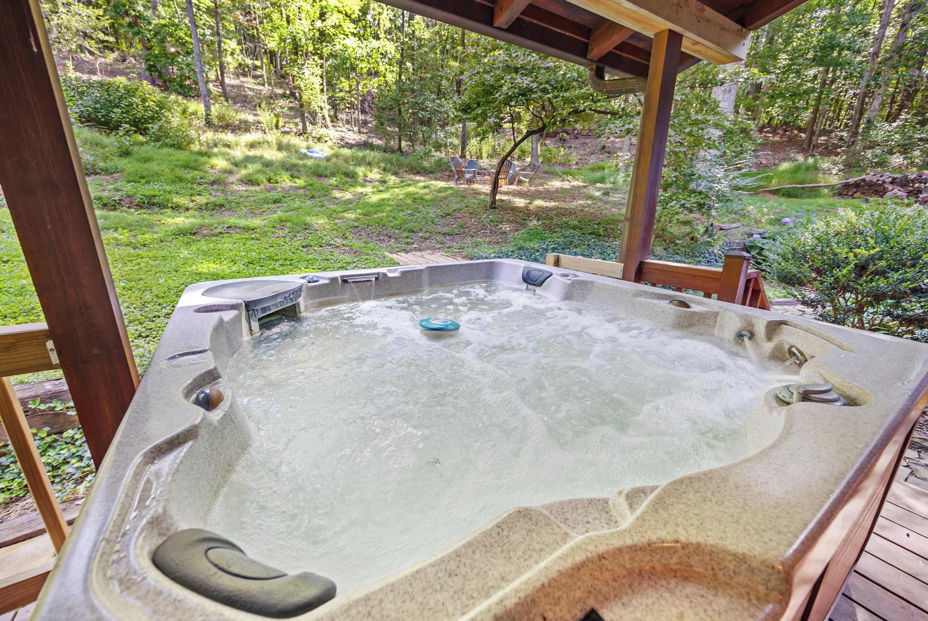 Outdoor spa tub