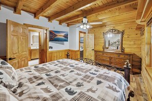 5 bedrooms, iron/ironing board, WiFi, bed sheets