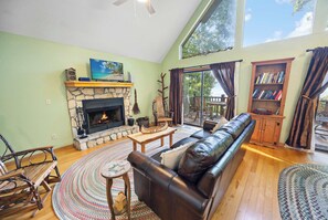 TV, fireplace