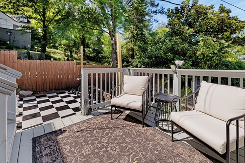 Hot tub|Firepit|Poker|Espresso Machine|3 mi to Buffalo Trace