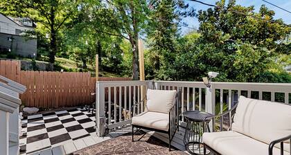 Hot tub|Firepit|Poker|Espresso Machine|3 mi to Buffalo Trace