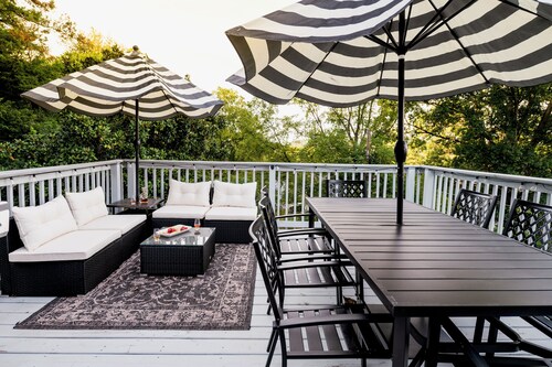 Hot tub | 4 BR Renovated | Coffee + Espresso Bar | Poker | 3 mi to Buffalo Trace