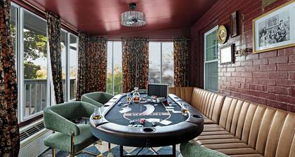Hot tub|Firepit|Poker|Espresso Machine|3 mi to Buffalo Trace
