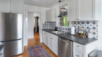 Frigorífic, microones, forn i placa de cuina