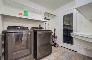 Interior - 5BD/3BA Stylish Home w Game Room, Backyard, Pool (Spring)