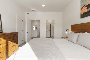 4 bedrooms, desk, iron/ironing board, travel cot