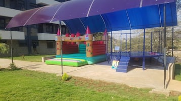 Children’s play area – outdoor