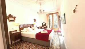 4 bedrooms, desk, iron/ironing board, travel crib