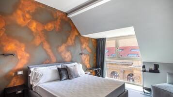 Standard Townhome, 1 Queen Bed, City View | Minibar, in-room safe, free WiFi