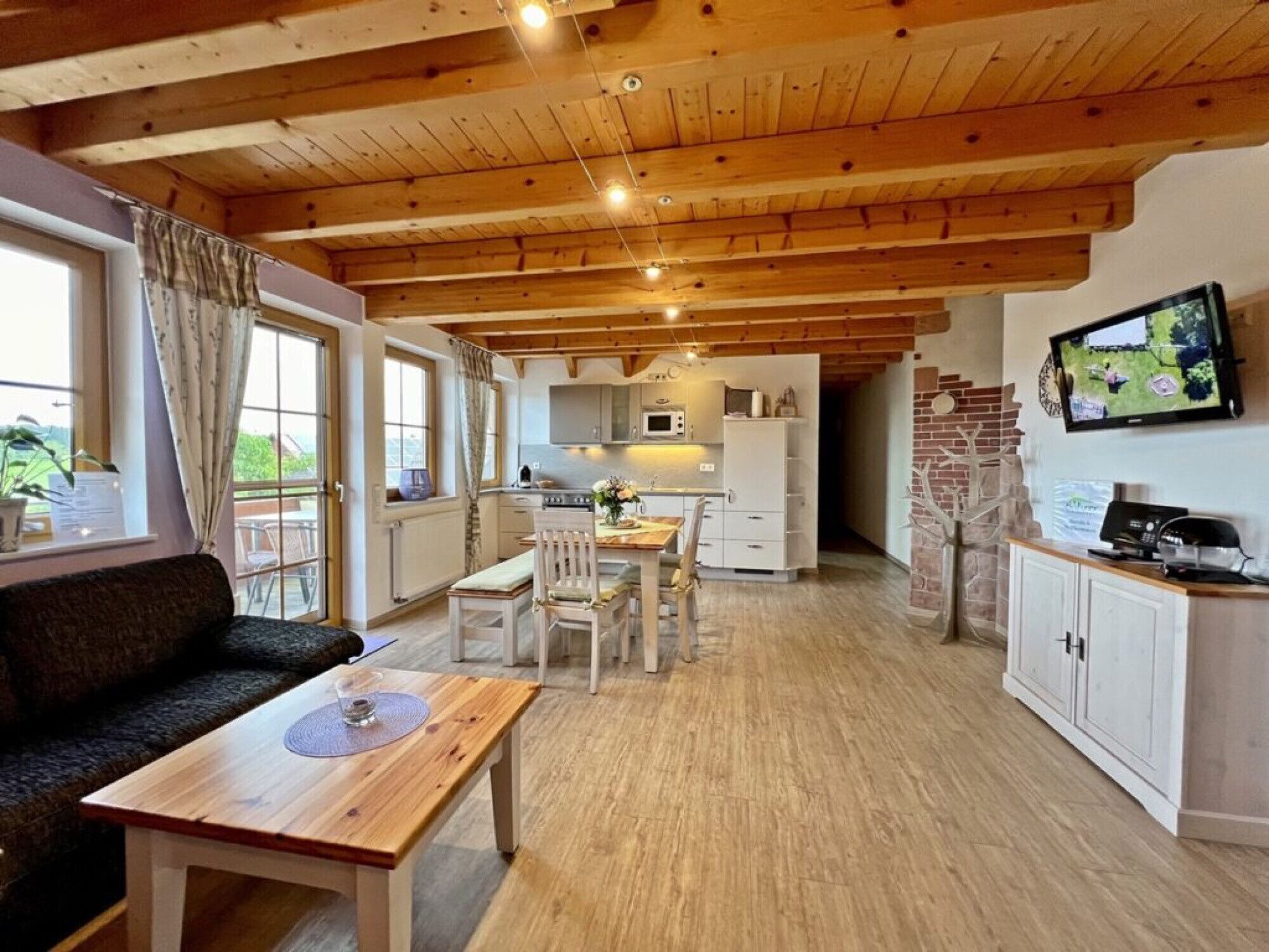 Fernseher, Tischtennisplatte