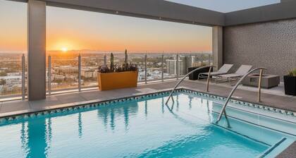 Boulevard Stays Highrise STU Sky Pool, Parking, Gym 17
