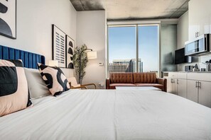 1 habitación, tabla de planchar con plancha, wifi y ropa de cama 