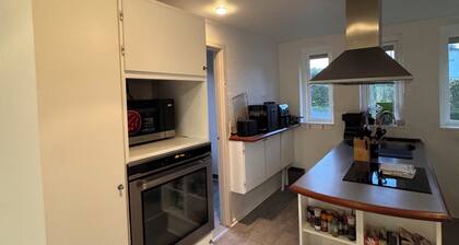 The Sunflower: 7BR, 3BA Retreat w/ Garden & Parking in Munkebo