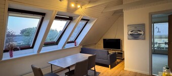 The Sunflower: 7BR, 3BA Retreat w/ Garden & Parking in Munkebo