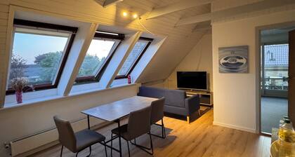 The Sunflower: 7BR, 3BA Retreat w/ Garden & Parking in Munkebo