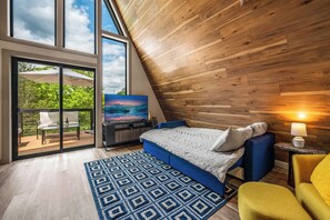 1 bedroom, iron/ironing board, WiFi, bed sheets - ~ #5 ~ New ~ On the Water ~ @ Oasis Retreat ~ EV Charger ~ Kayaks ~ WIFI ~ (Sevierville)