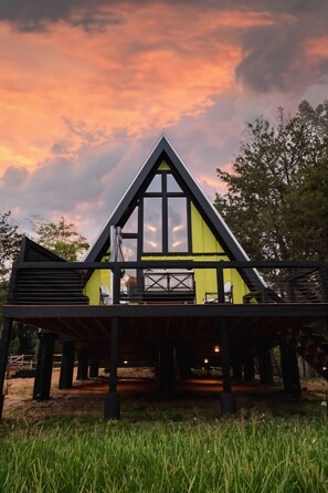 Exterior - ~ #5 ~ New ~ On the Water ~ @ Oasis Retreat ~ EV Charger ~ Kayaks ~ WIFI ~ (Sevierville)