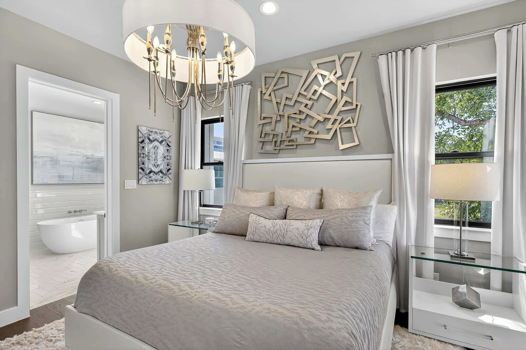 5 Schlafzimmer, Schreibtisch, Bügeleisen/Bügelbrett, Reisekinderbett