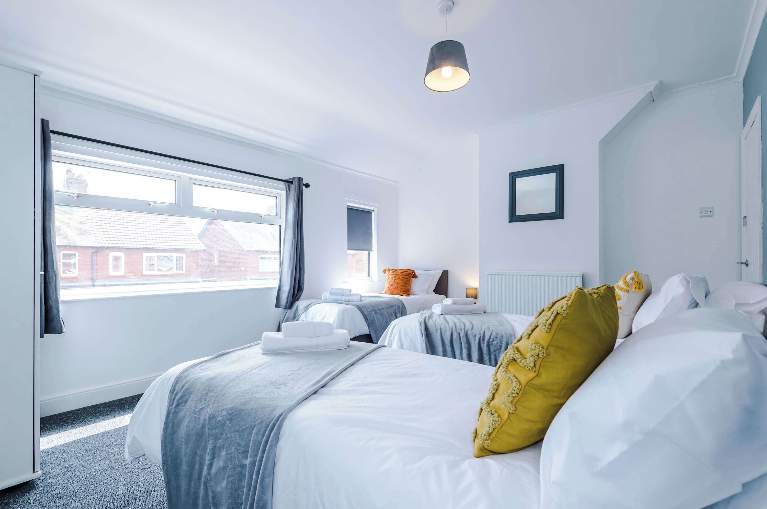 3 chambres, fer et planche à repasser, Wi-Fi, draps fournis