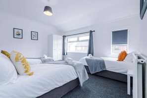 3 bedrooms, iron/ironing board, WiFi, bed sheets