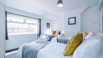 3 bedrooms, iron/ironing board, WiFi, bed sheets